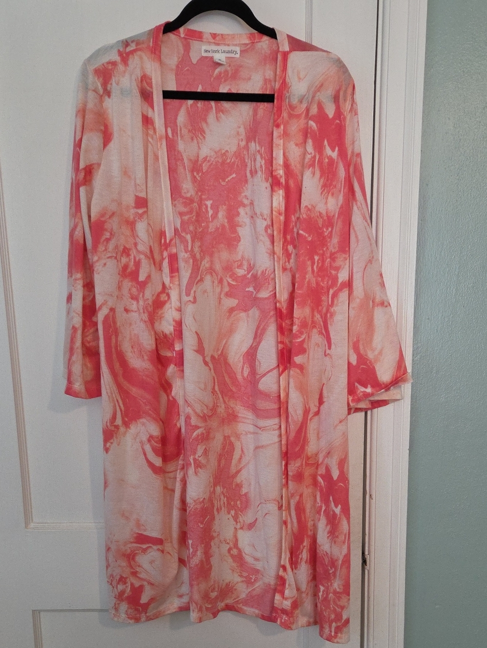 New York Laundry Coral and Cream Marble-Print Lounge Kimono